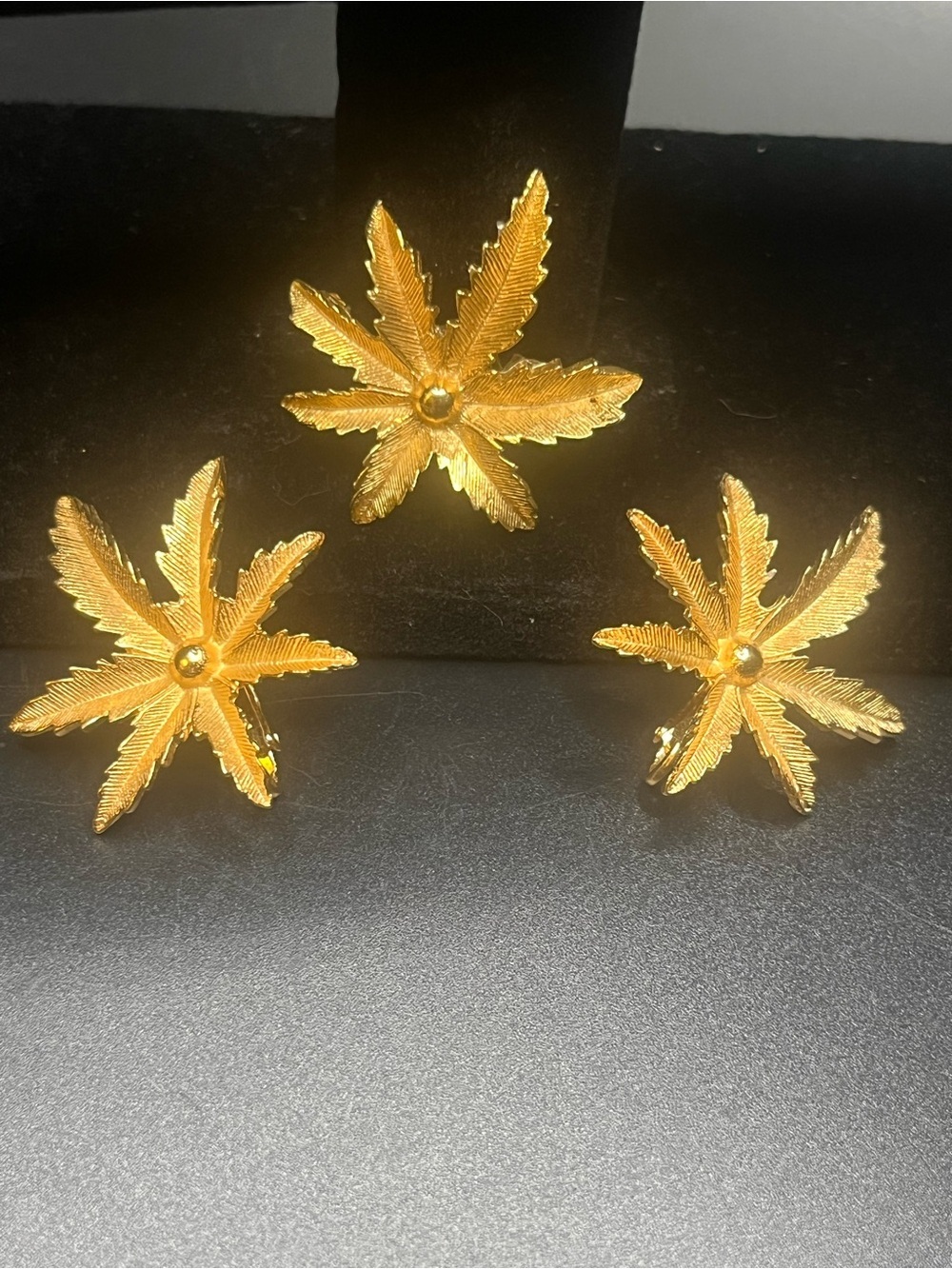 Vintage Sarah Coventry gold tone maple leaf brooch and clip earrings signed set